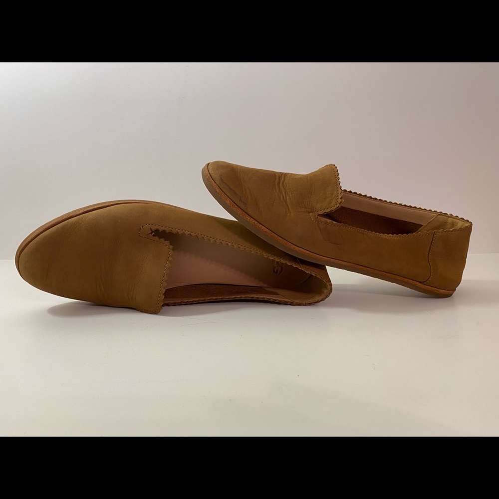 UGG Australia Slip On Tan shoes
